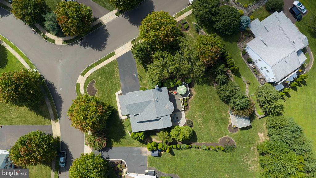 212 SOMERSET CIRCLE