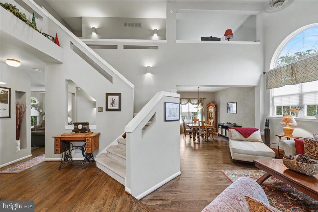 212 SOMERSET CIRCLE