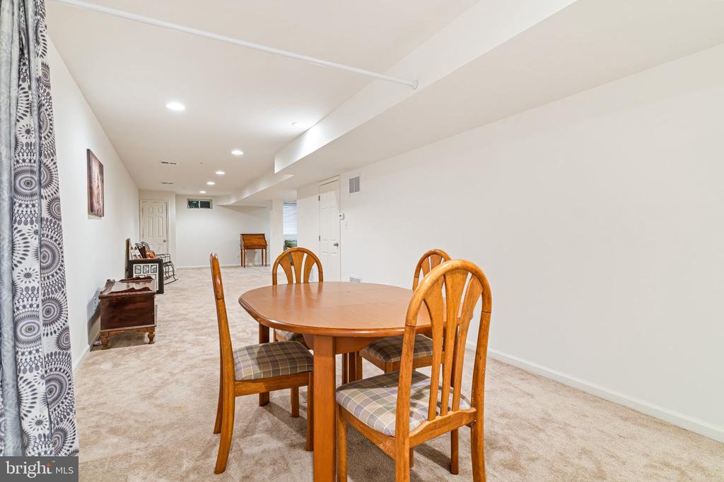 8 JAMIES COURT