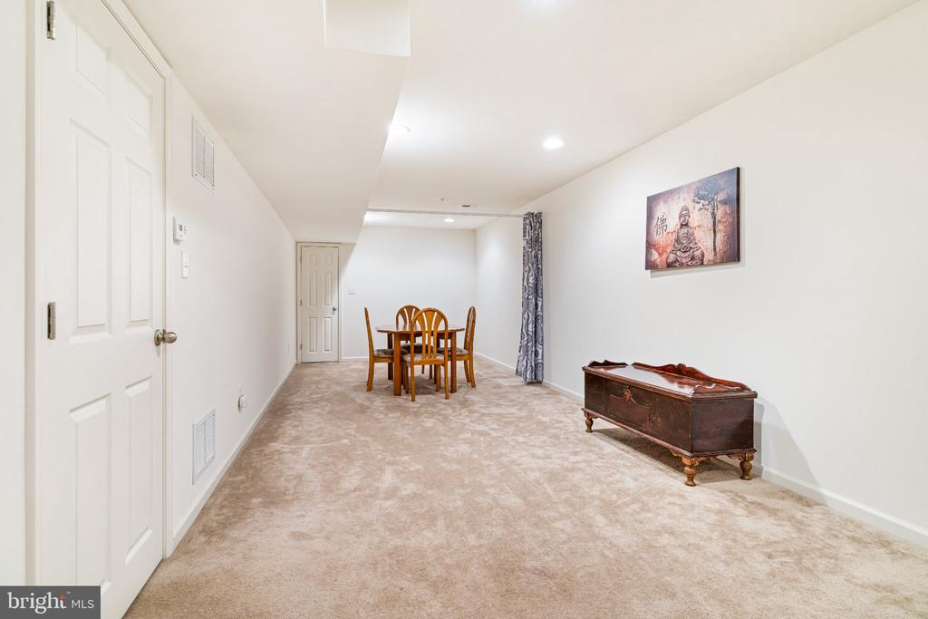 8 JAMIES COURT
