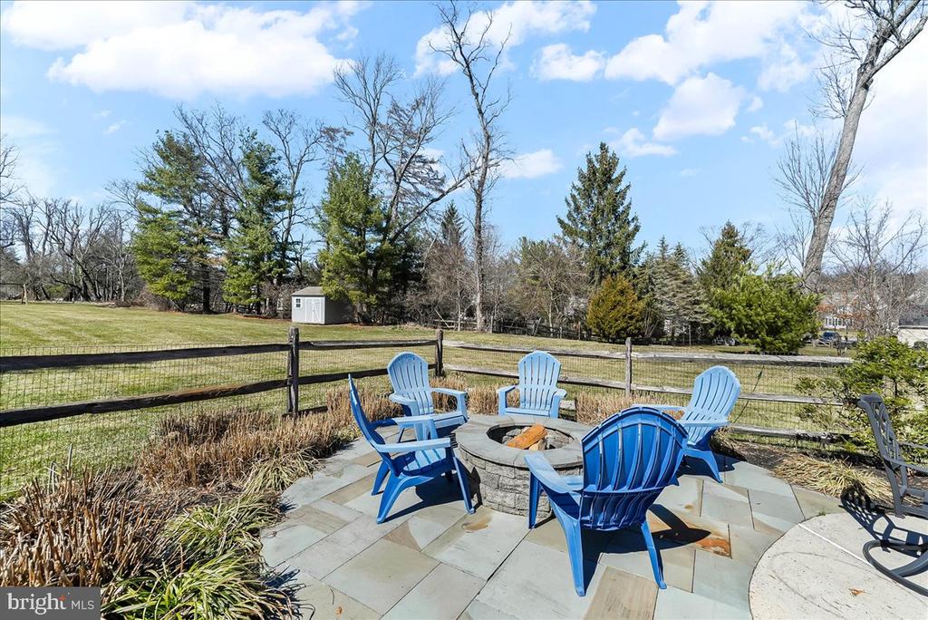 345 COUNTRY LANE