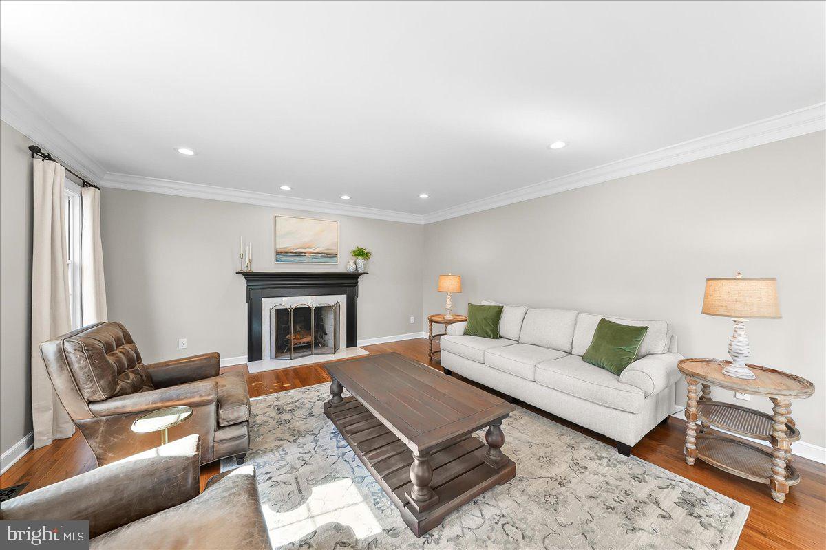 345 COUNTRY LANE
