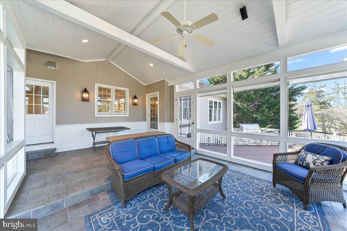 345 COUNTRY LANE