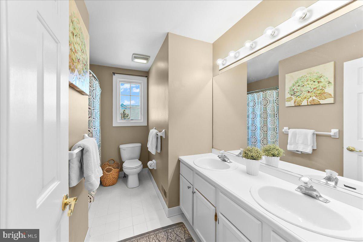 345 COUNTRY LANE