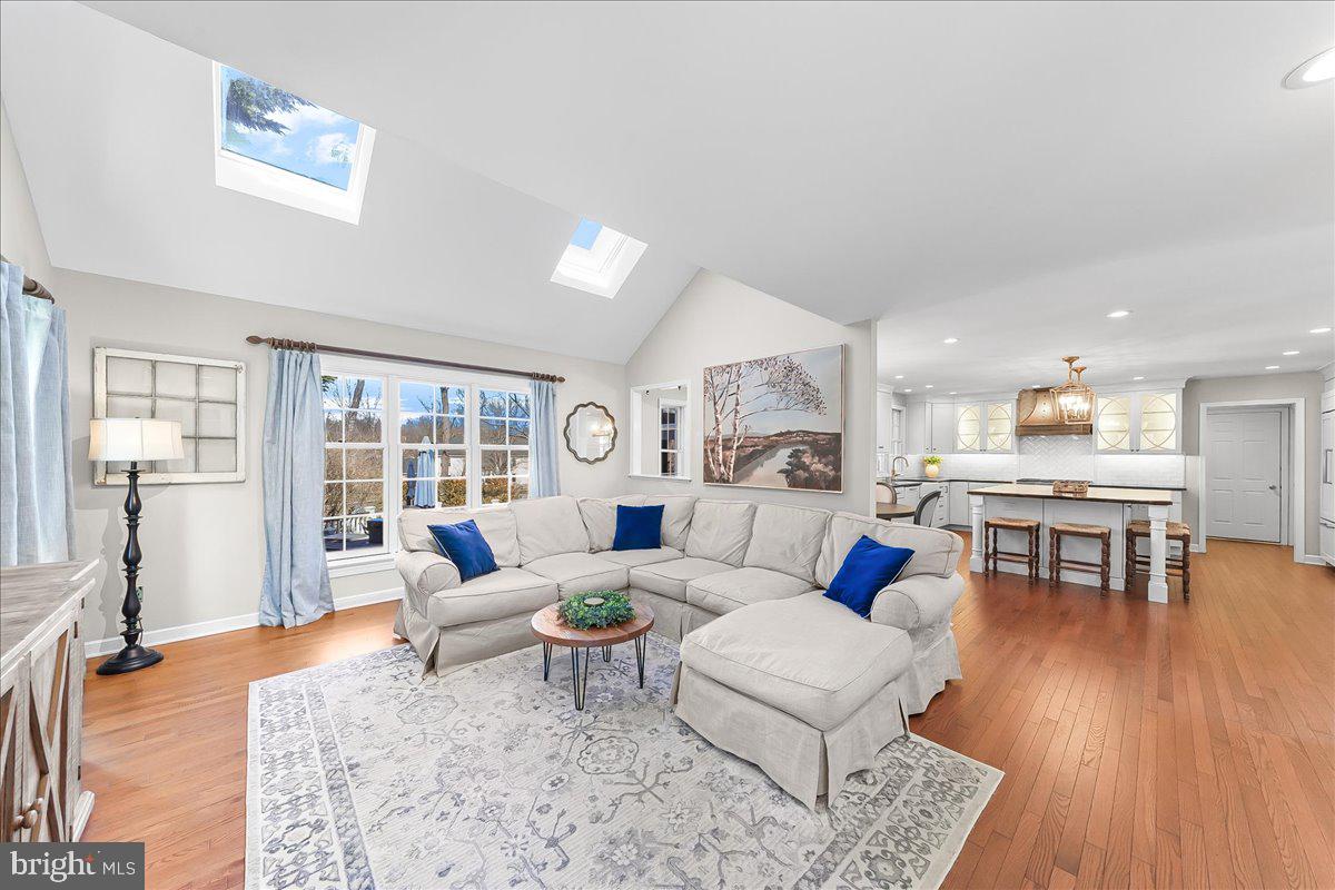 345 COUNTRY LANE