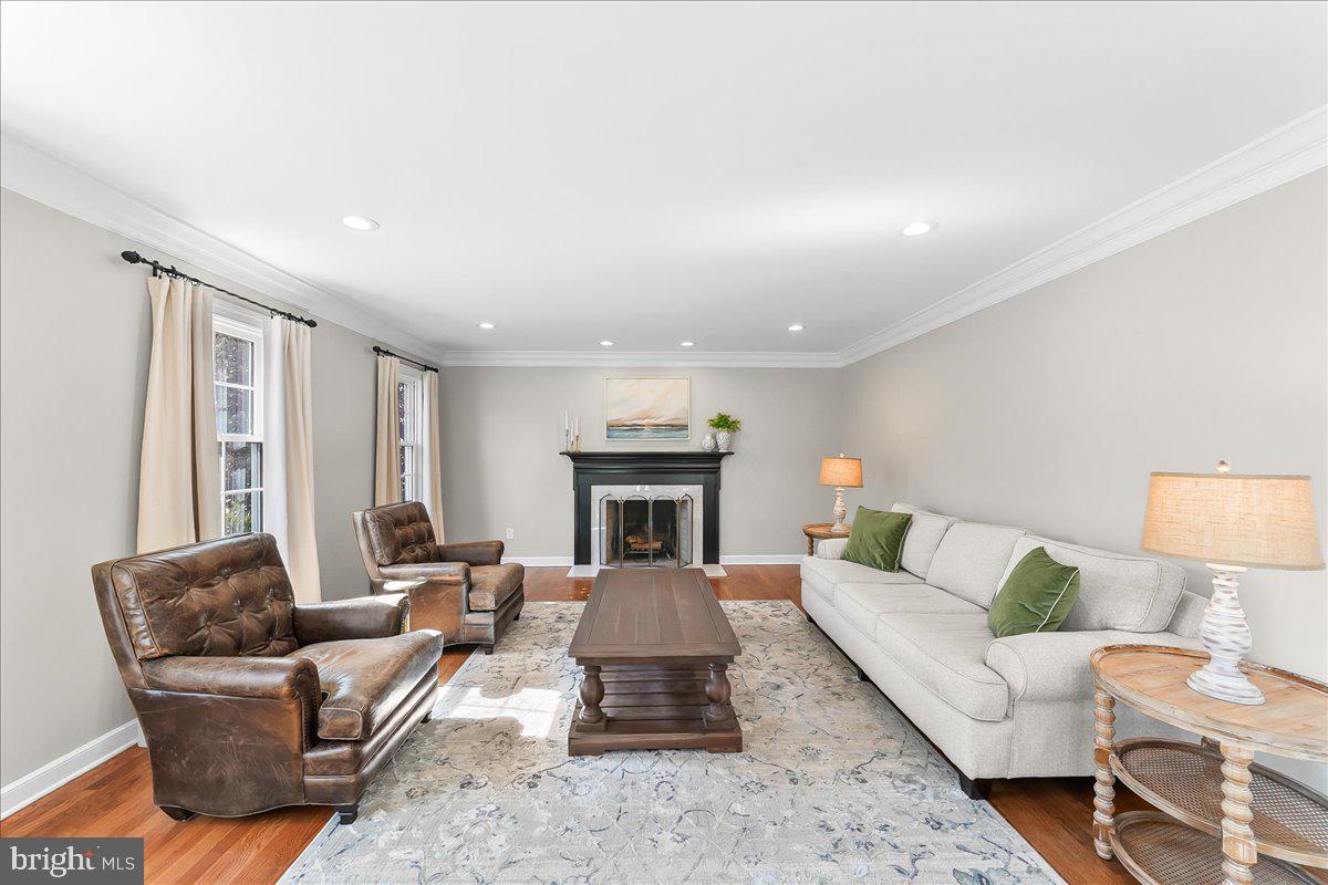 345 COUNTRY LANE