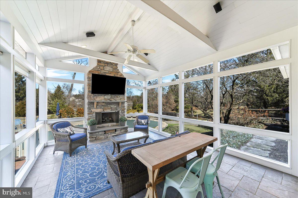 345 COUNTRY LANE