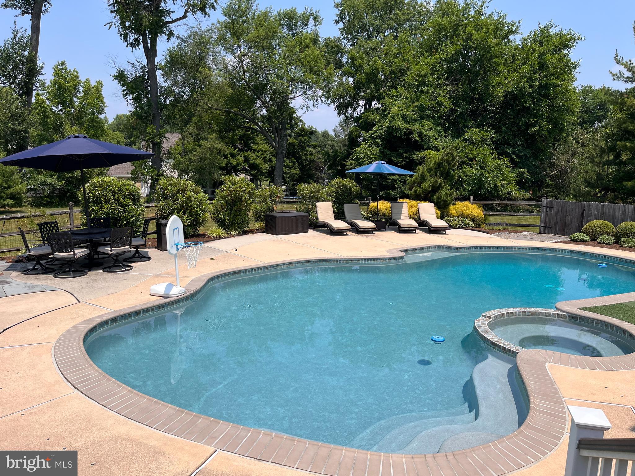 345 COUNTRY LANE