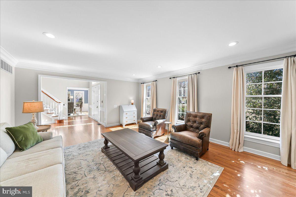 345 COUNTRY LANE