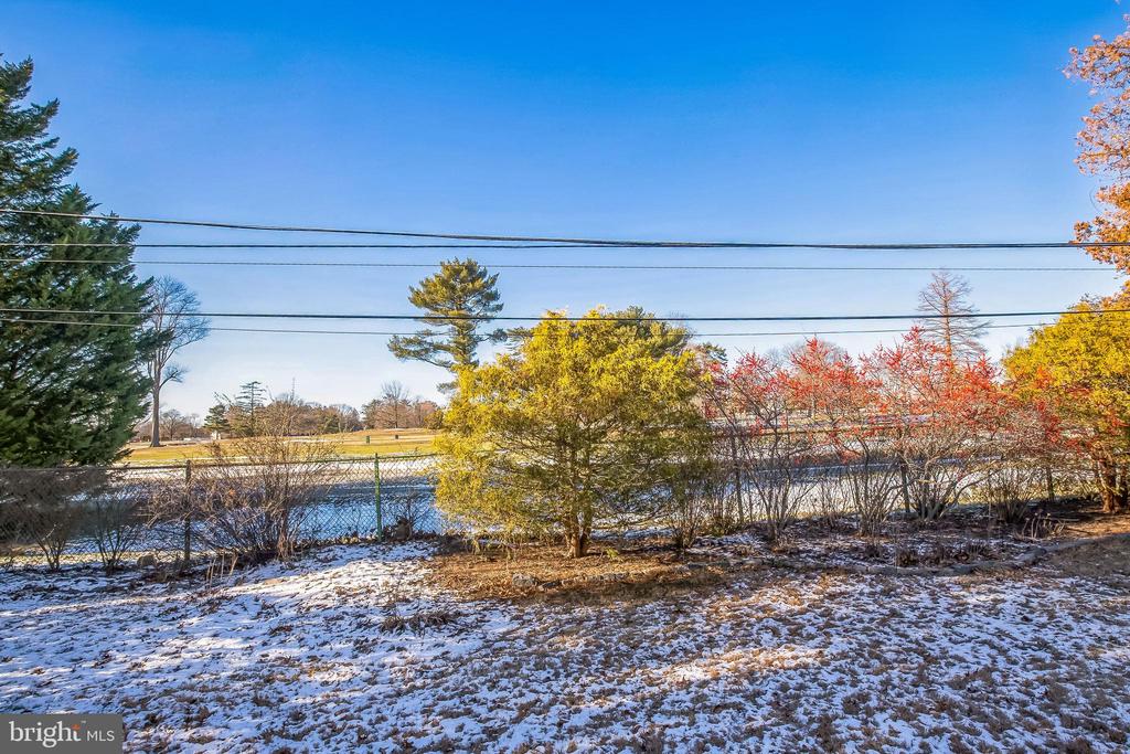 27 MEDBURY LANE