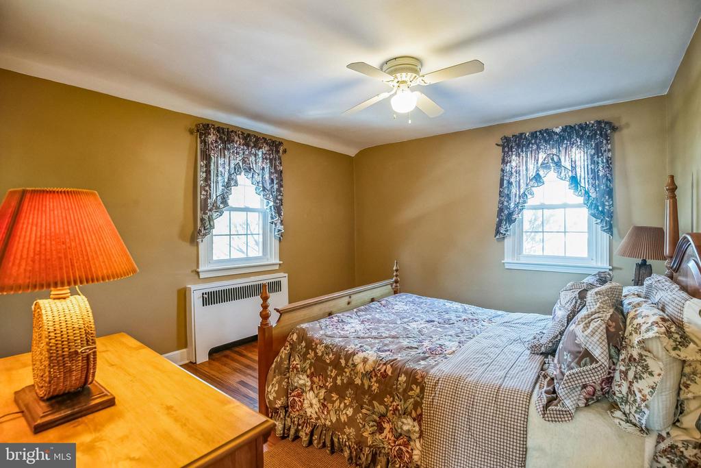 27 MEDBURY LANE