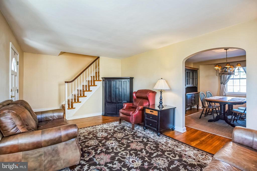 27 MEDBURY LANE