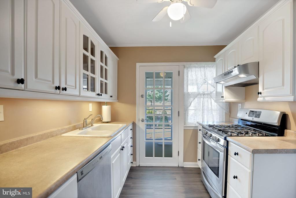 27 MEDBURY LANE