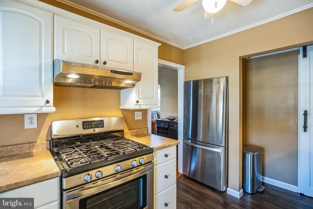 27 MEDBURY LANE