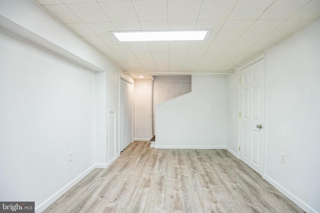27 MEDBURY LANE