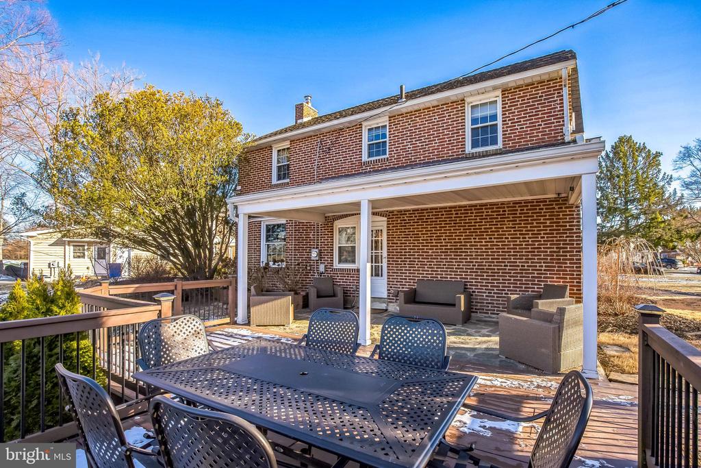 27 MEDBURY LANE