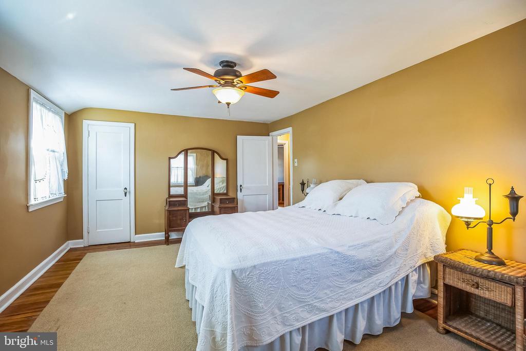 27 MEDBURY LANE