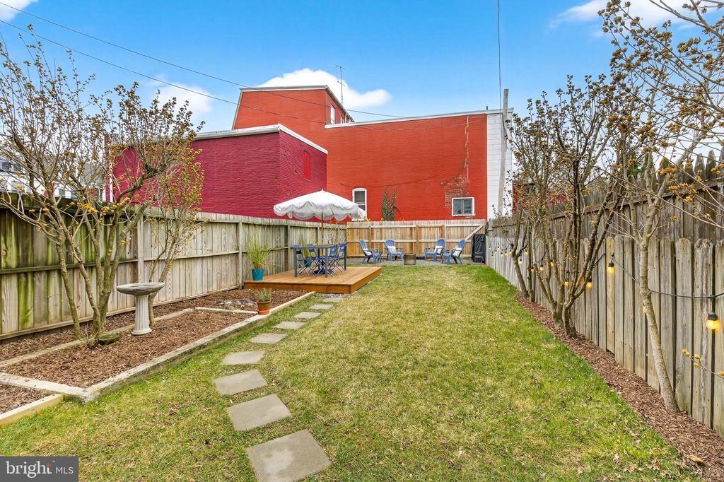806 N SHIPPEN STREET