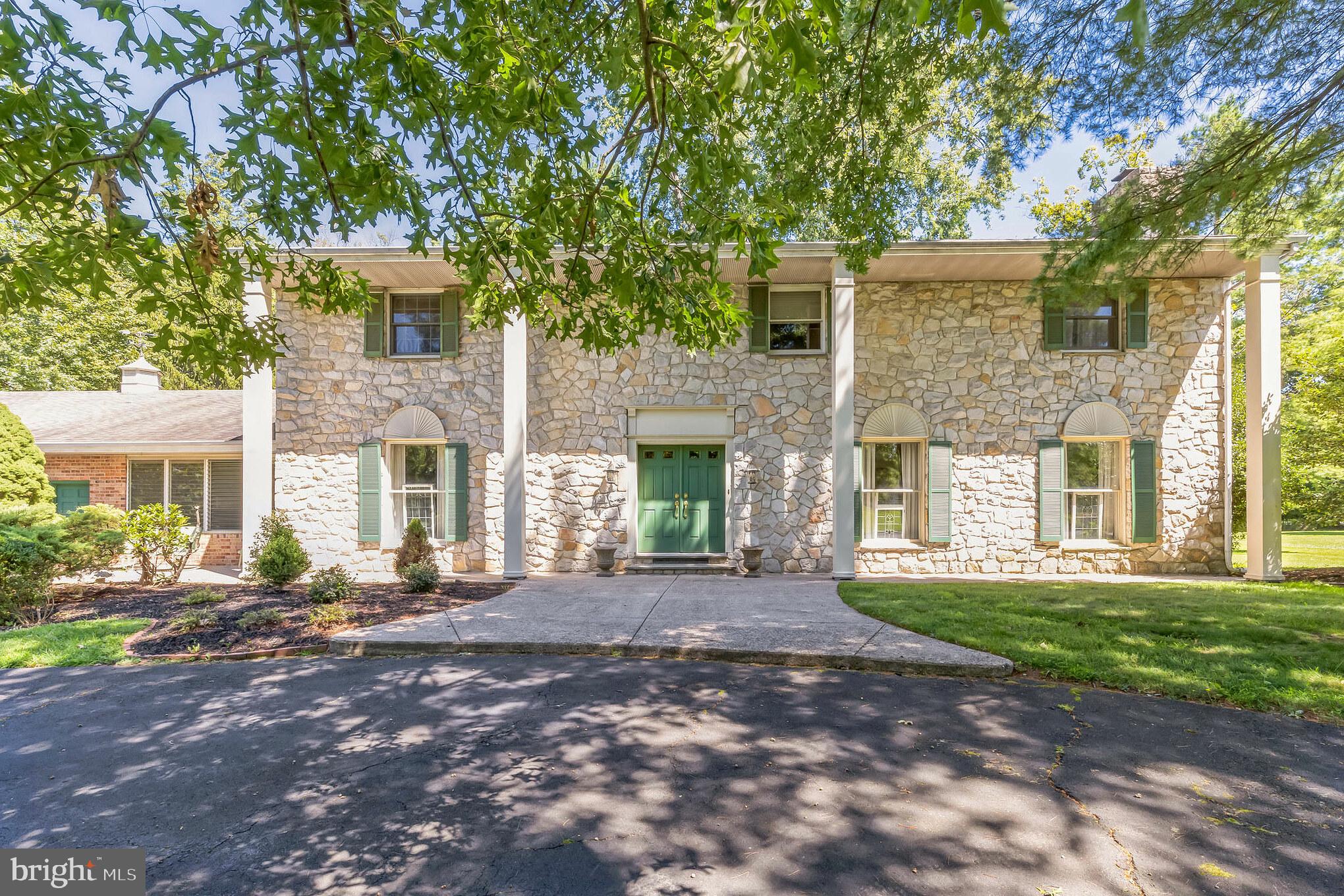 1304 SQUIRE DRIVE