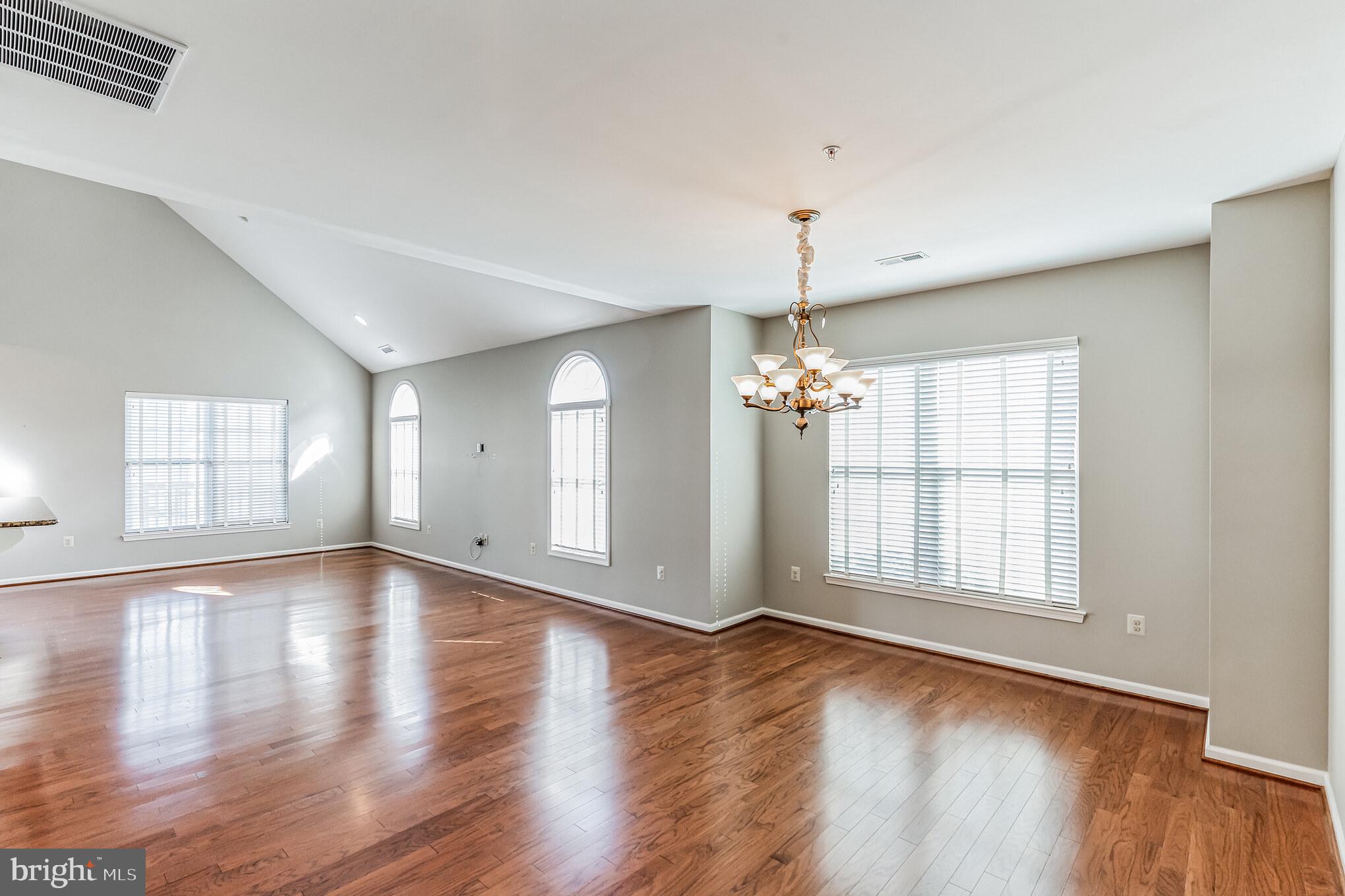 107 LINCOLN DRIVE 233
