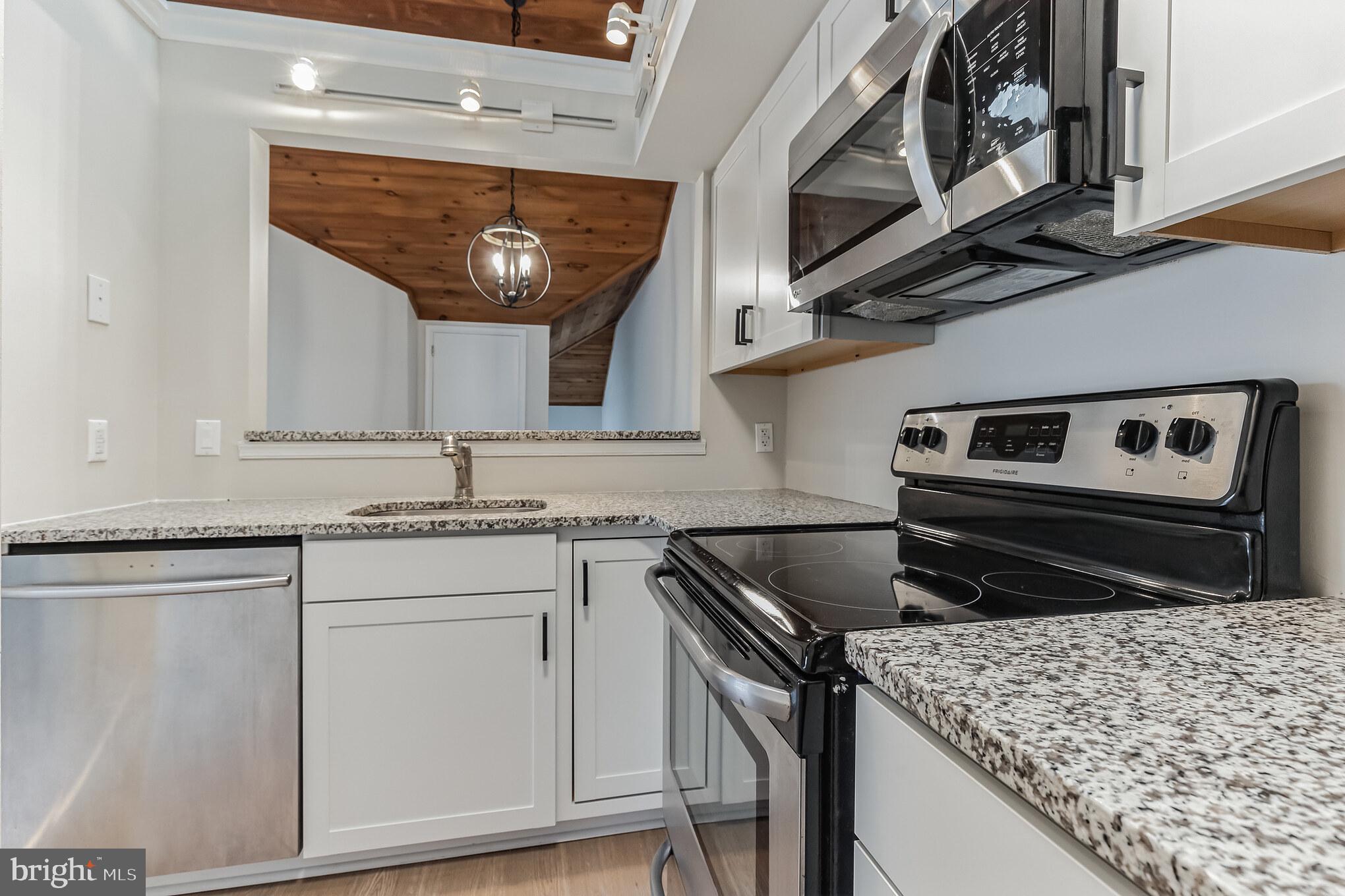 334 GREEN MEADOW LANE