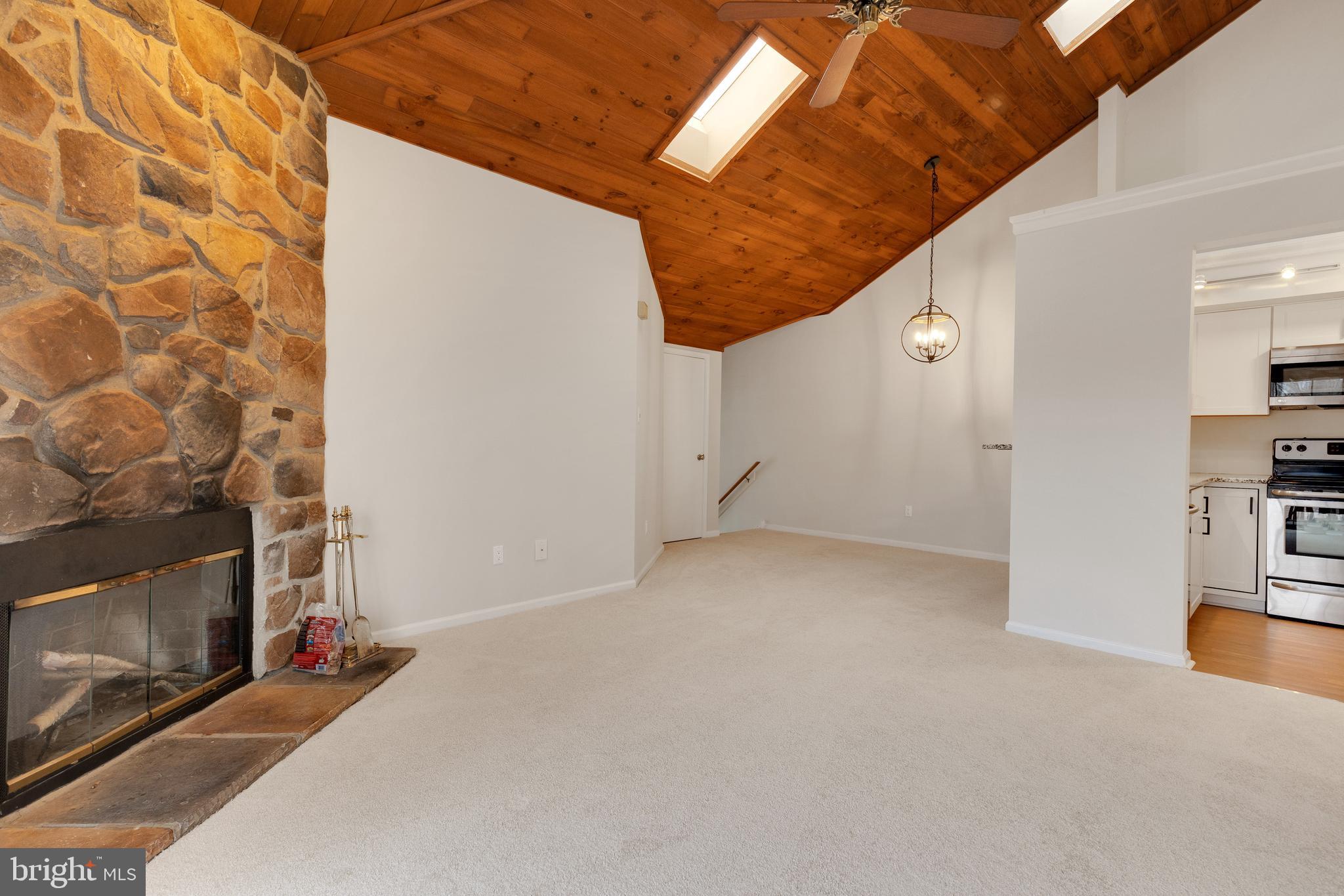 334 GREEN MEADOW LANE