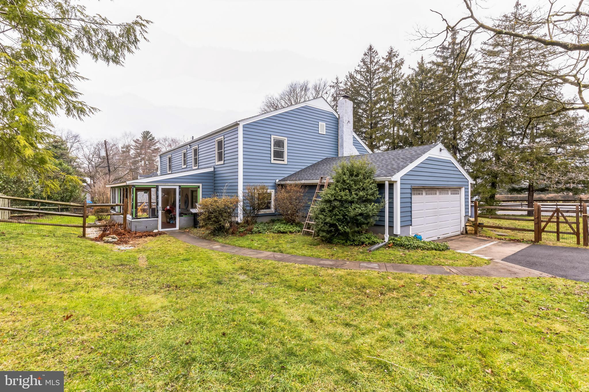 201 WOODS ROAD