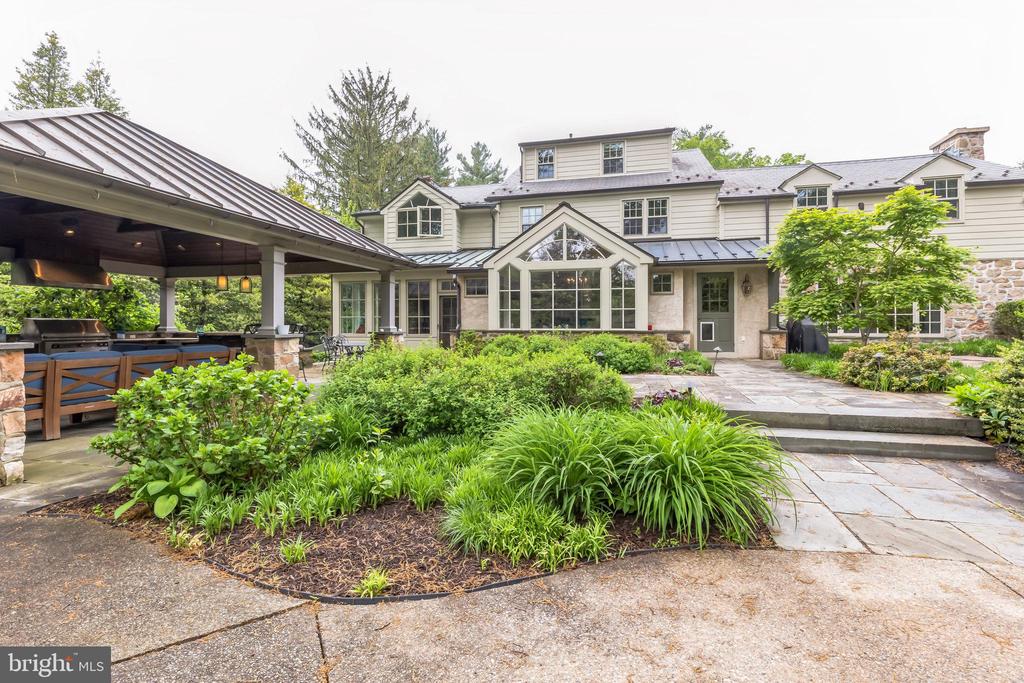 1435 WOODLAND ROAD