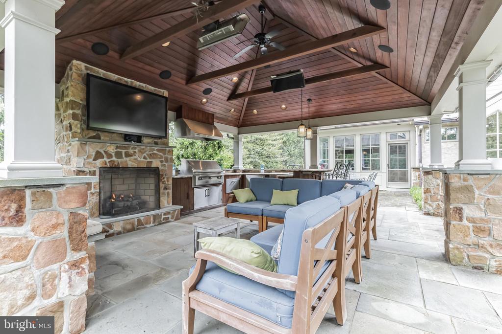 1435 WOODLAND ROAD