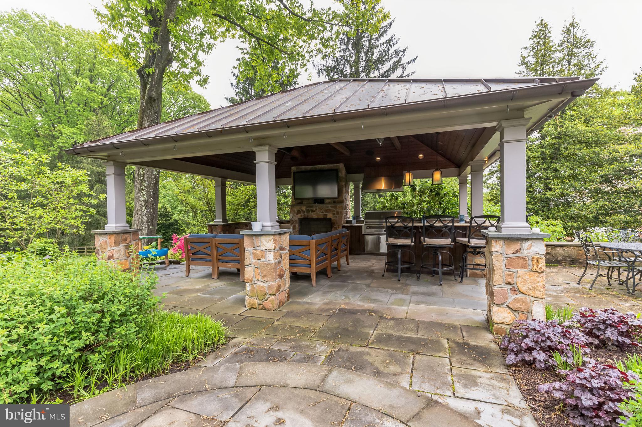 1435 WOODLAND ROAD