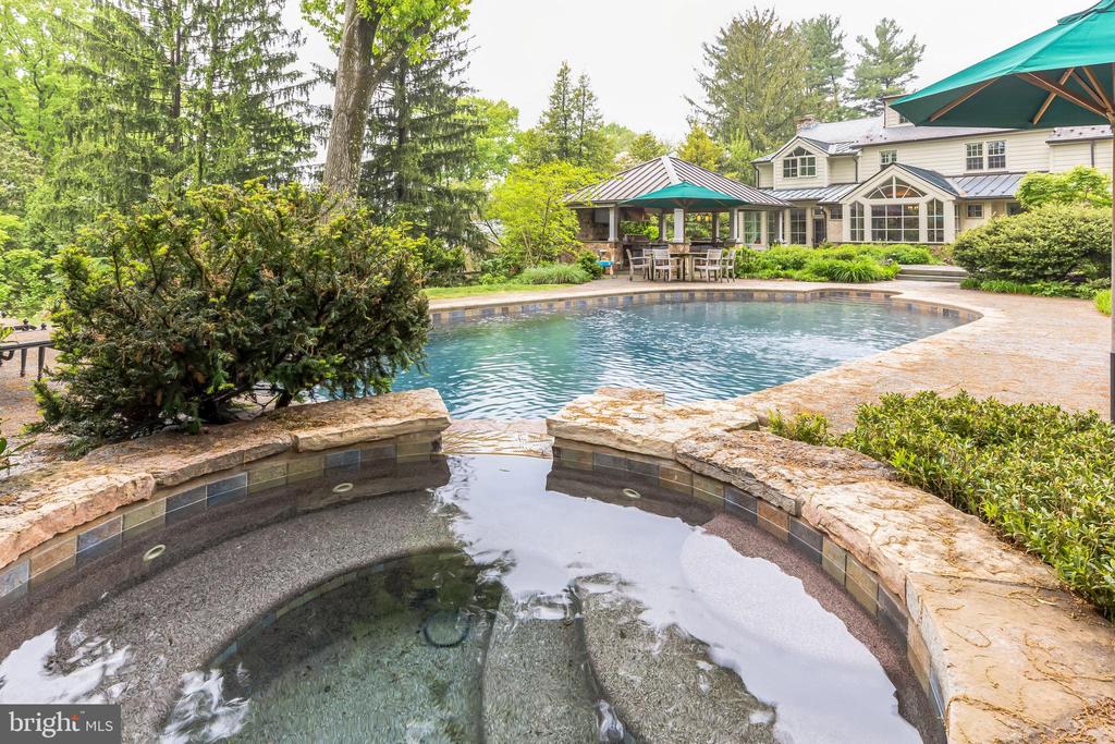 1435 WOODLAND ROAD