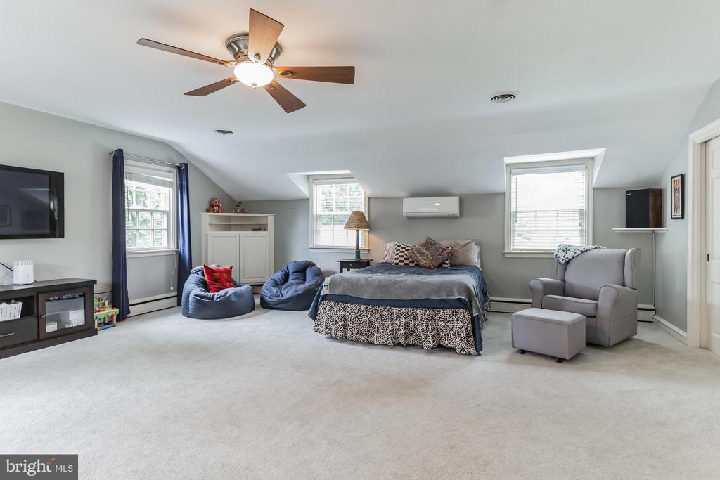 1435 WOODLAND ROAD