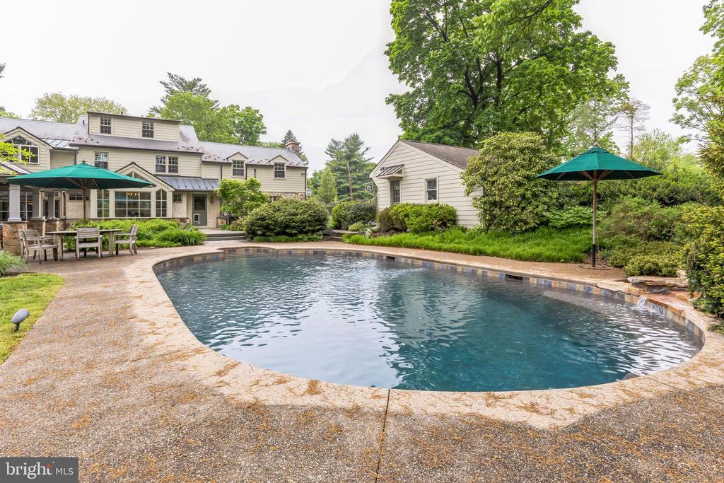 1435 WOODLAND ROAD