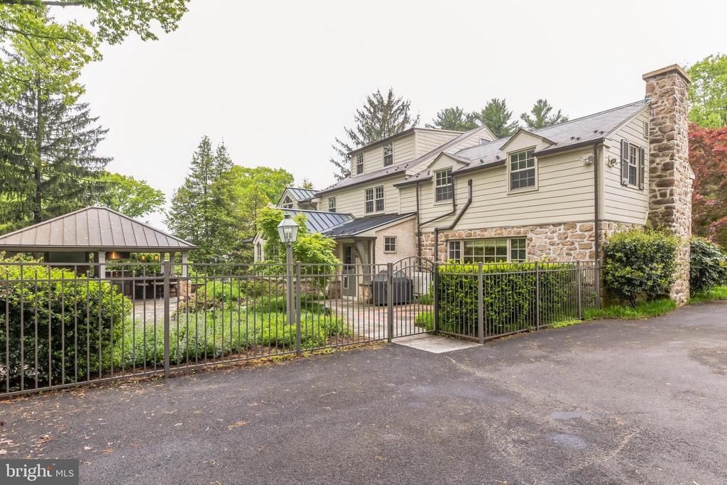 1435 WOODLAND ROAD