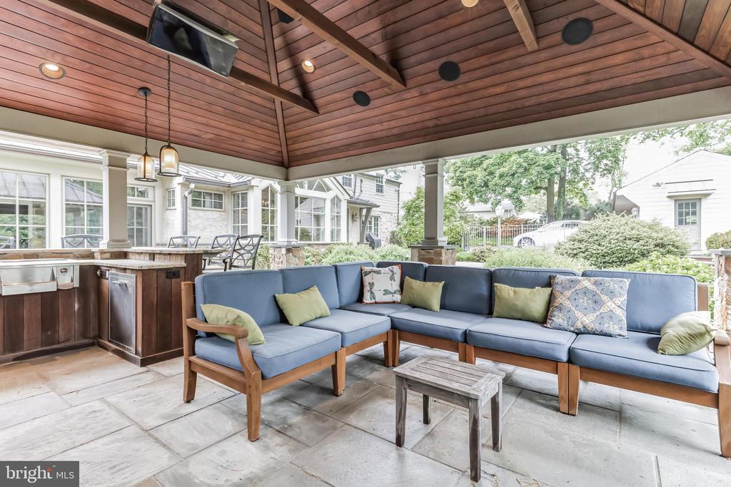 1435 WOODLAND ROAD