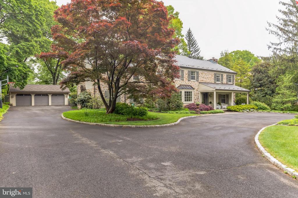 1435 WOODLAND ROAD