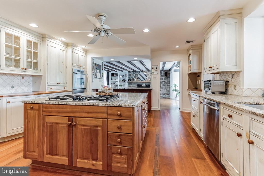1435 WOODLAND ROAD