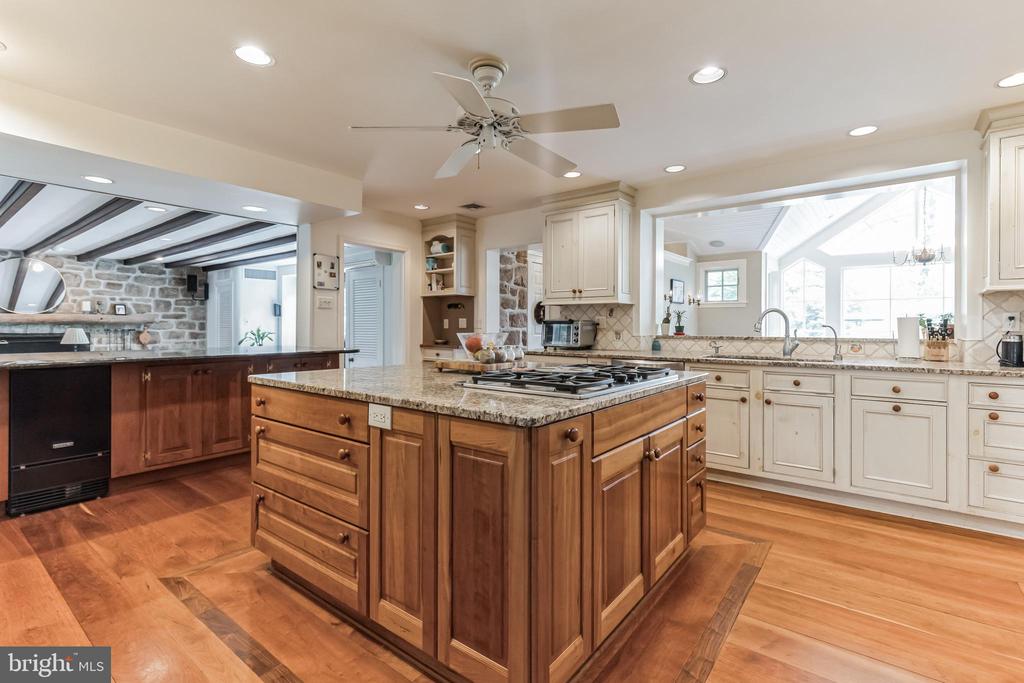 1435 WOODLAND ROAD