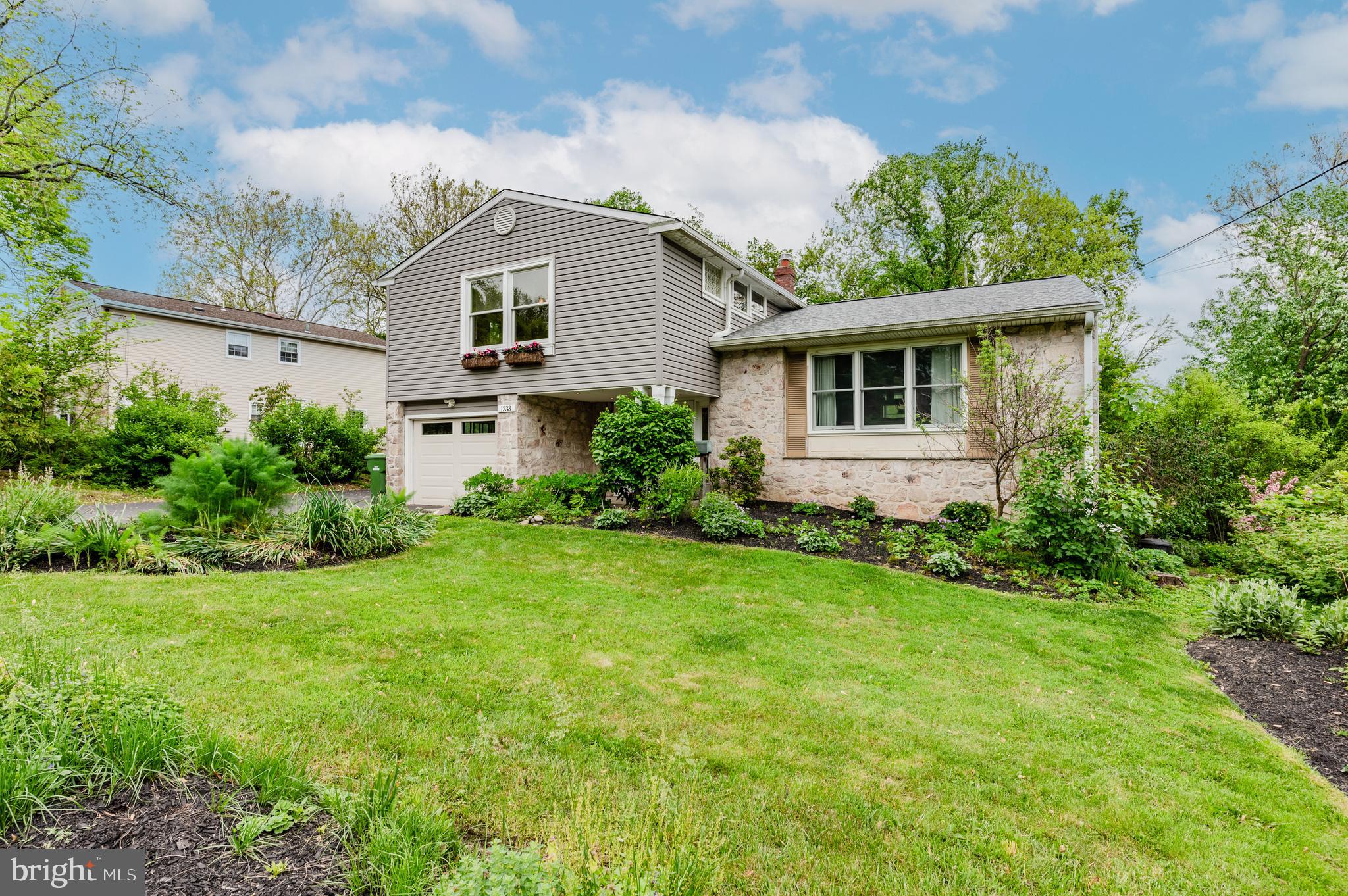 1233 DUNCAN DRIVE