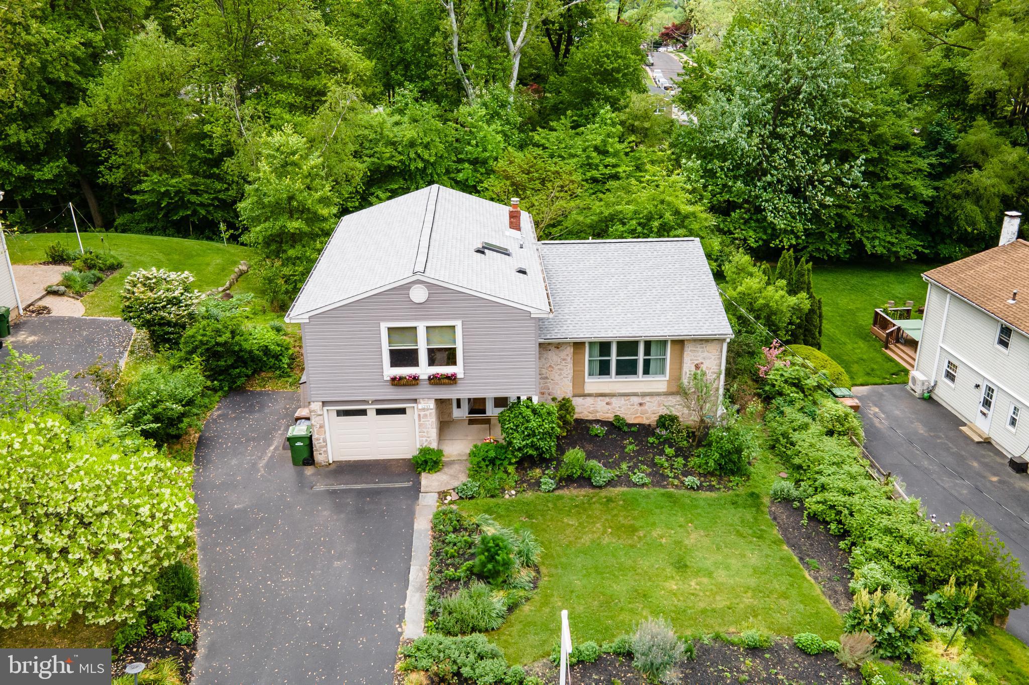 1233 DUNCAN DRIVE