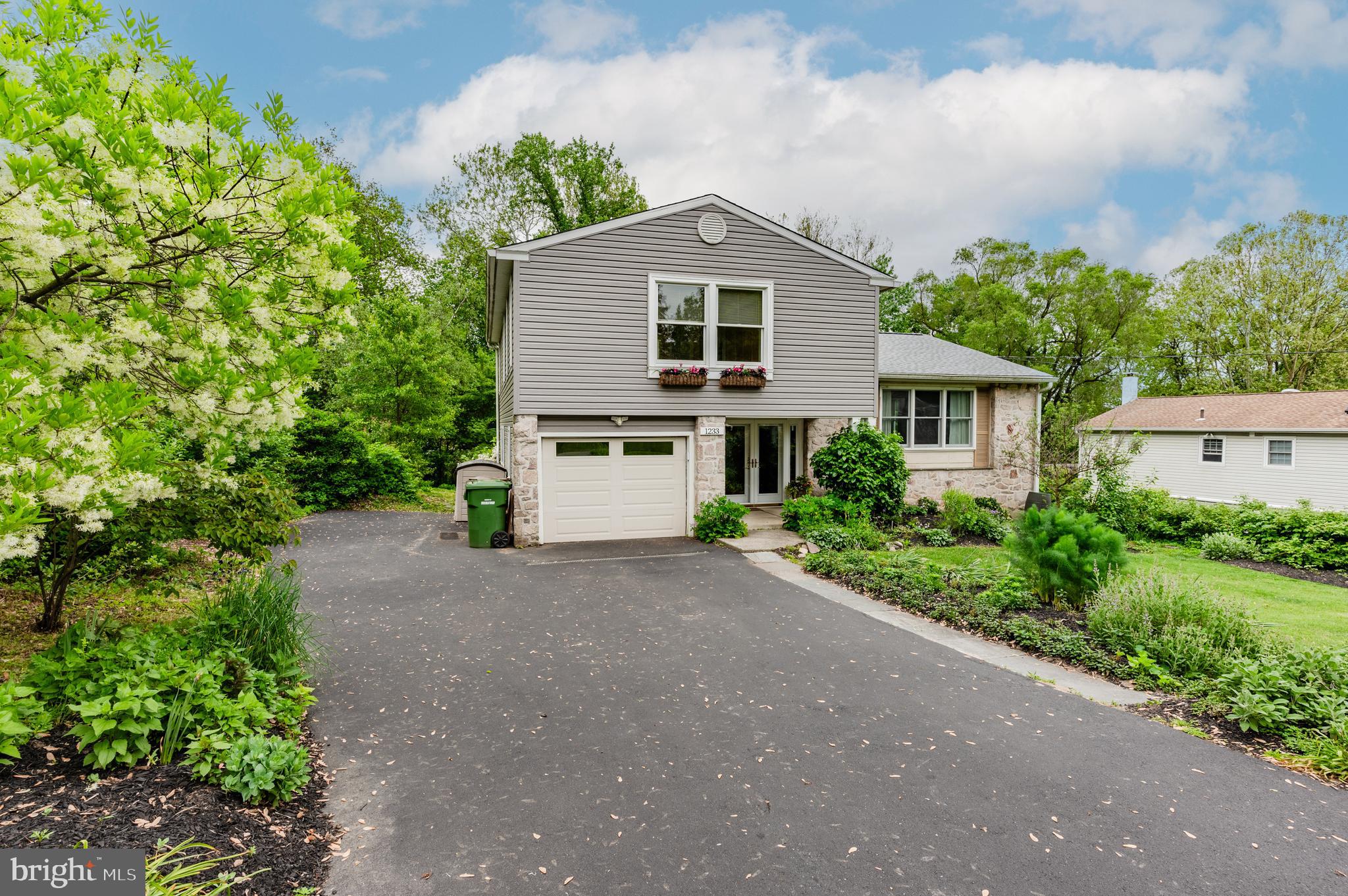 1233 DUNCAN DRIVE