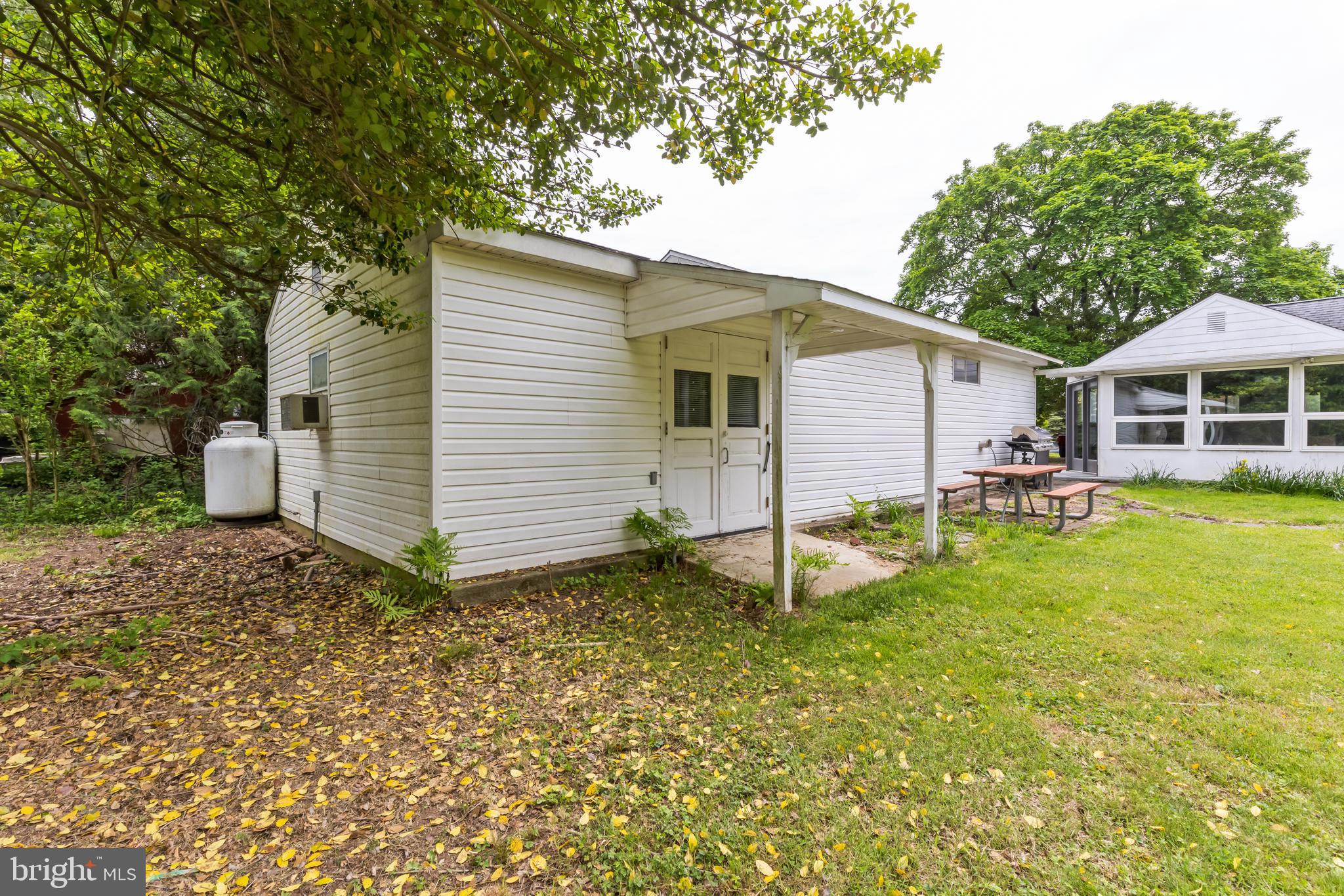 412 MEETINGHOUSE