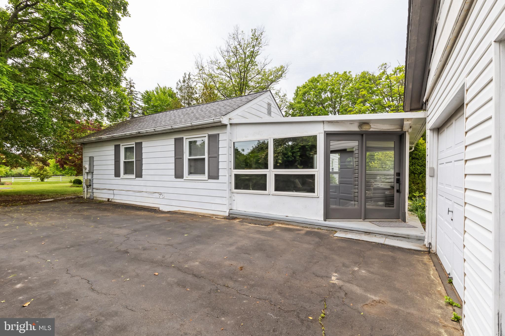 412 MEETINGHOUSE