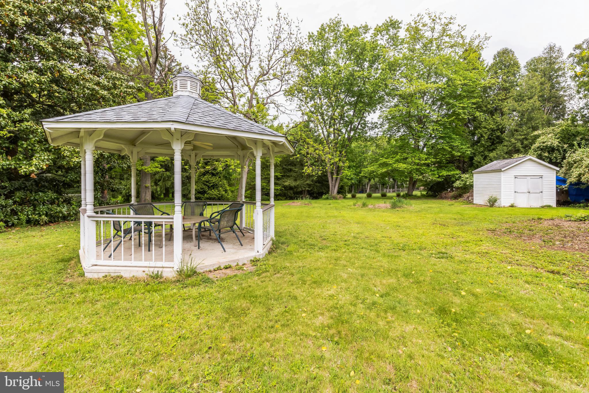 412 MEETINGHOUSE