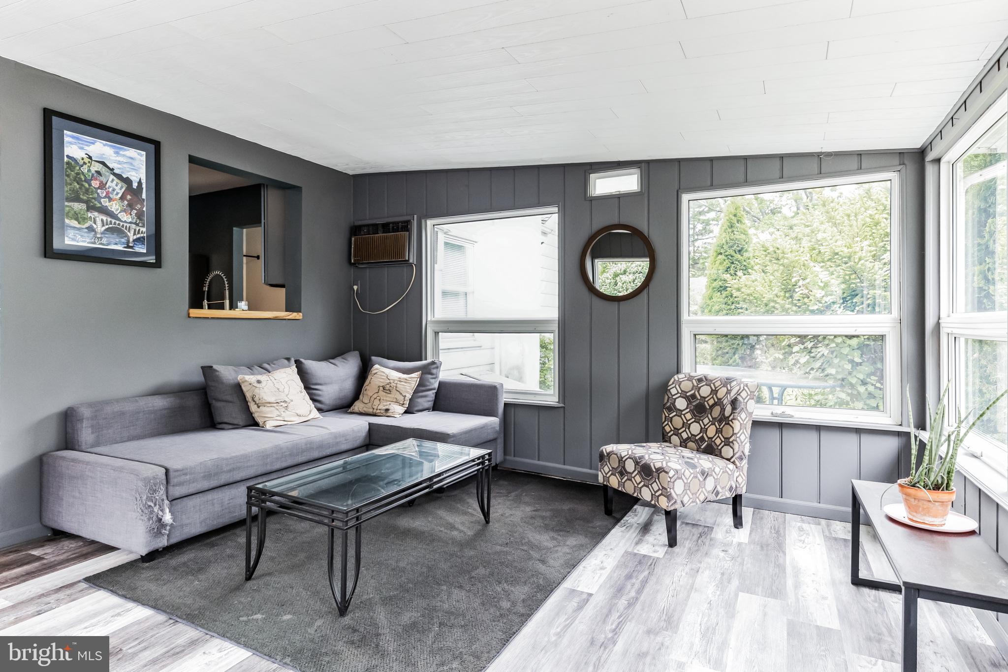 412 MEETINGHOUSE