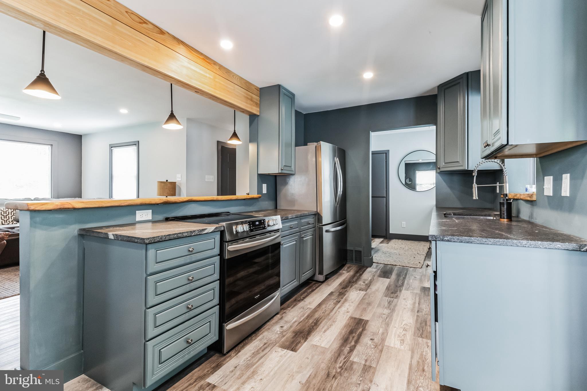 412 MEETINGHOUSE