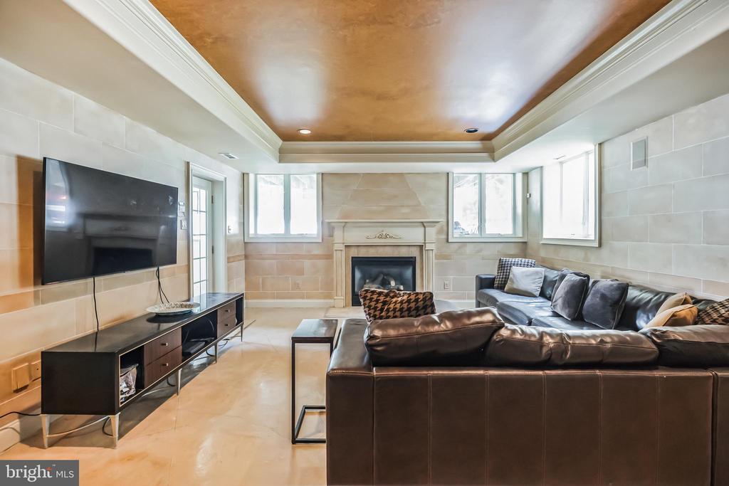 703 DAVENTRY WAY