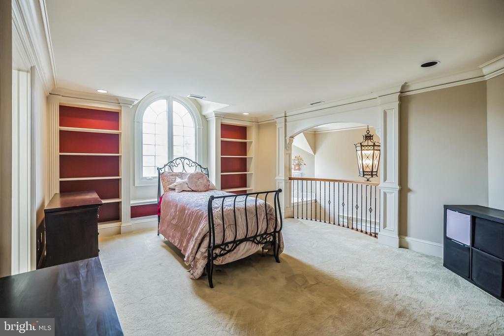 703 DAVENTRY WAY