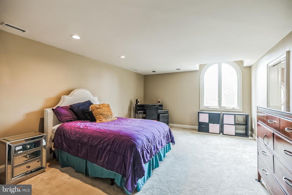703 DAVENTRY WAY