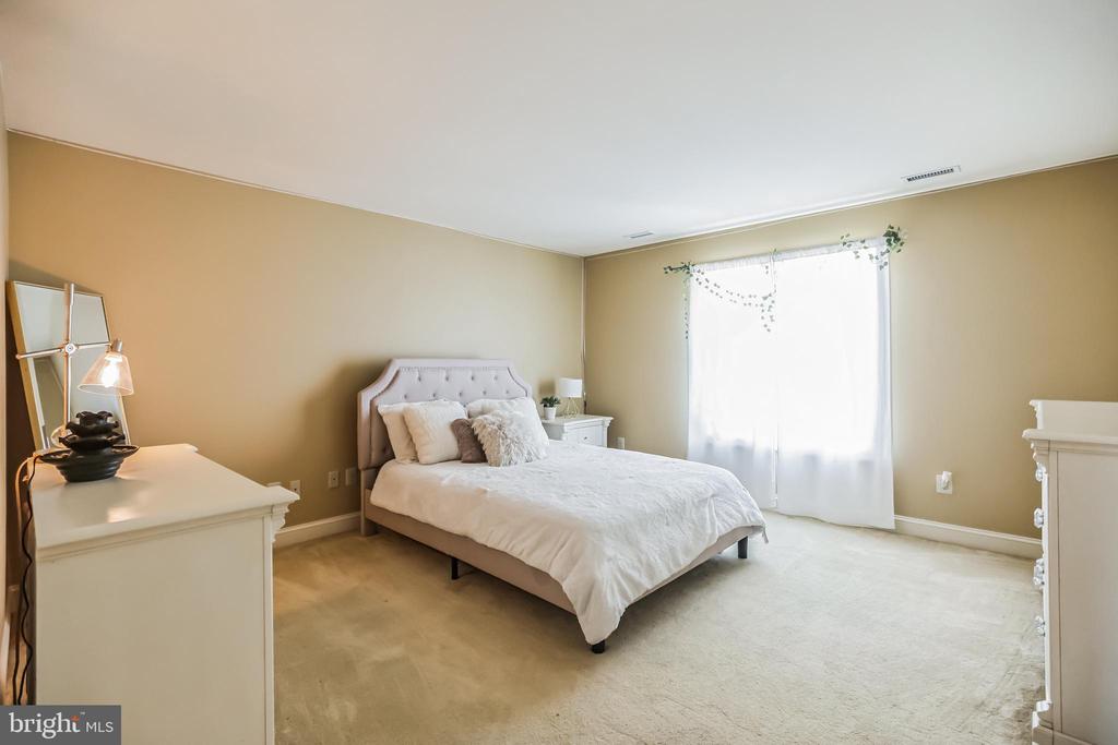 703 DAVENTRY WAY